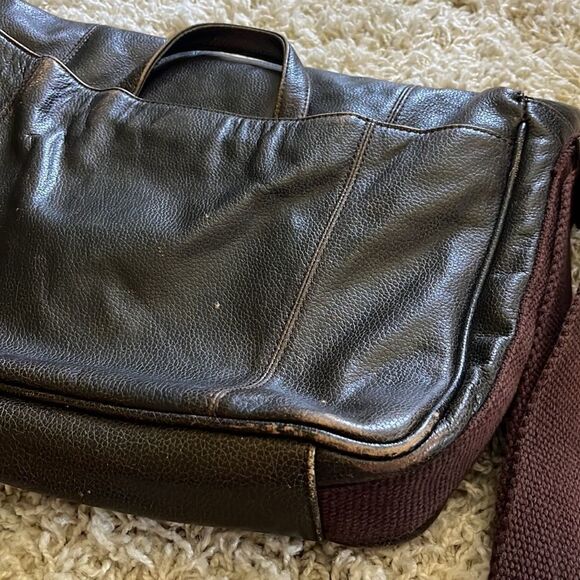 Black Rivet Leather Cross Body Messenger Laptop Bag Distressed Adjustable Strap - Picture 6 of 16